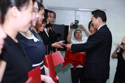     2011年6月15日，Kanebo佳丽宝在北京市妇联、北京妇女儿童发展基金会的支持下，设立了“佳丽宝（中国）大学生创业基金”，并在北京工业大学举办了“佳丽宝（中国）大学生创业基金授予仪式”。该创业基金将为部分