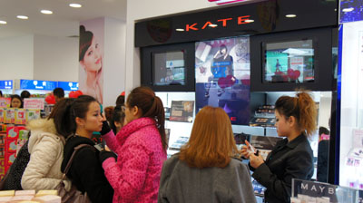     KATE-来自日本的彩妆品牌，展示COOL&SHARP，都市时尚感的无限世界。2009年度平均每一秒就卖出一个KATE产品，2010年中国真情面世，展示丰富缤纷的色彩变化、独特前卫的产品种类，展现的是时下年轻人的不受潮流禁
