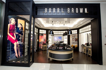 BOBBI BROWN作为全球顶级专业彩妆品牌，为所有爱美人士设计了一系列专业美容服务，在中国，BOBBI BROWN也引入了这一系列令人称赞的专业服务。这些专业彩妆护肤服务由经过BOBBI BROWN特别培训、拥有丰富经验的美容专