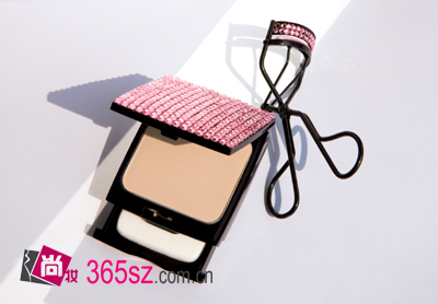 4．	羽西限量版粉钻彩妆系列（粉饼盒、睫毛夹）