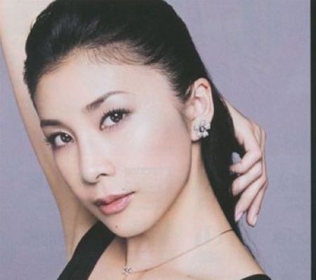 成熟的妆容优雅迷人